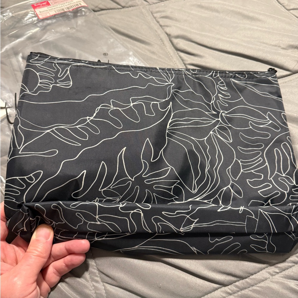 Thirty One Insulated Zipper Pouch